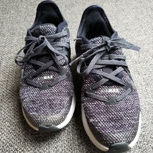 NIKE AirMax Boys Size 11 Shoes
